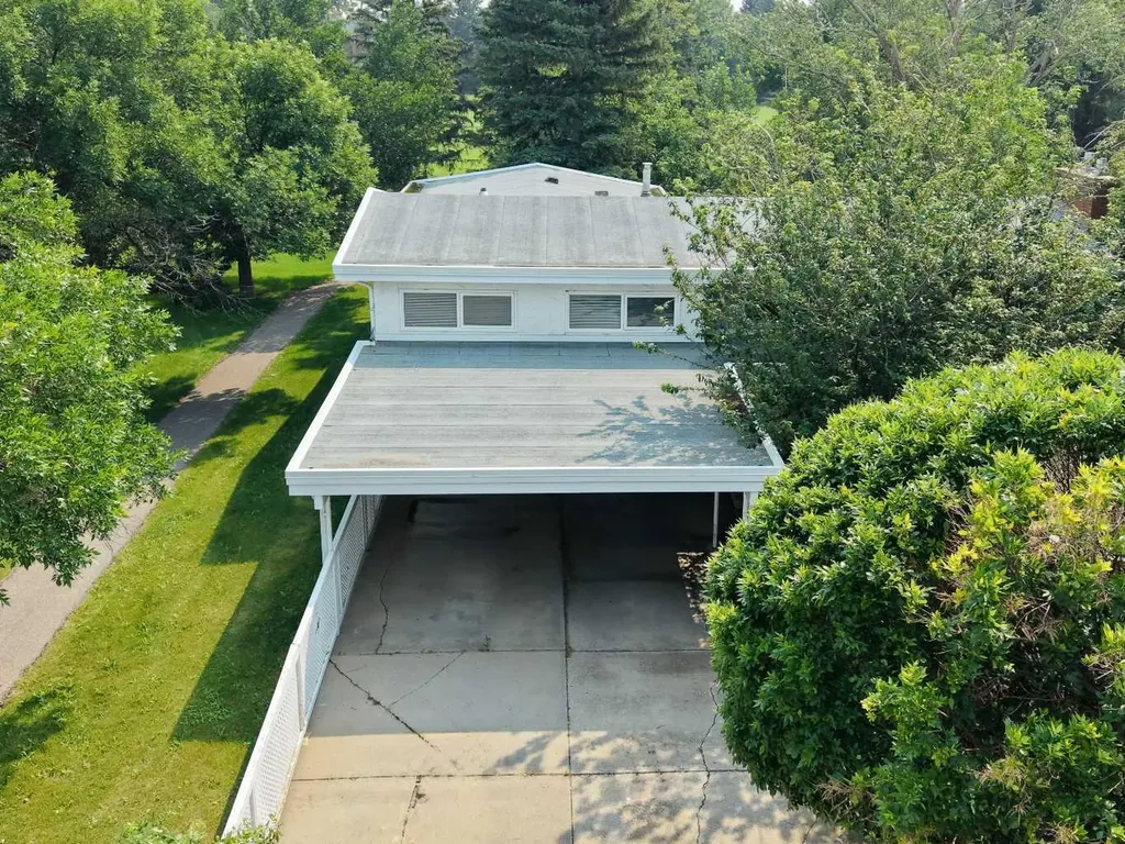 2409 20 Street N Lethbridge AB T1H 4T9
