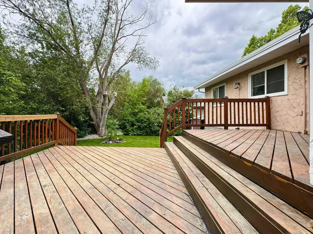 2409 20 Street N Lethbridge AB T1H 4T9