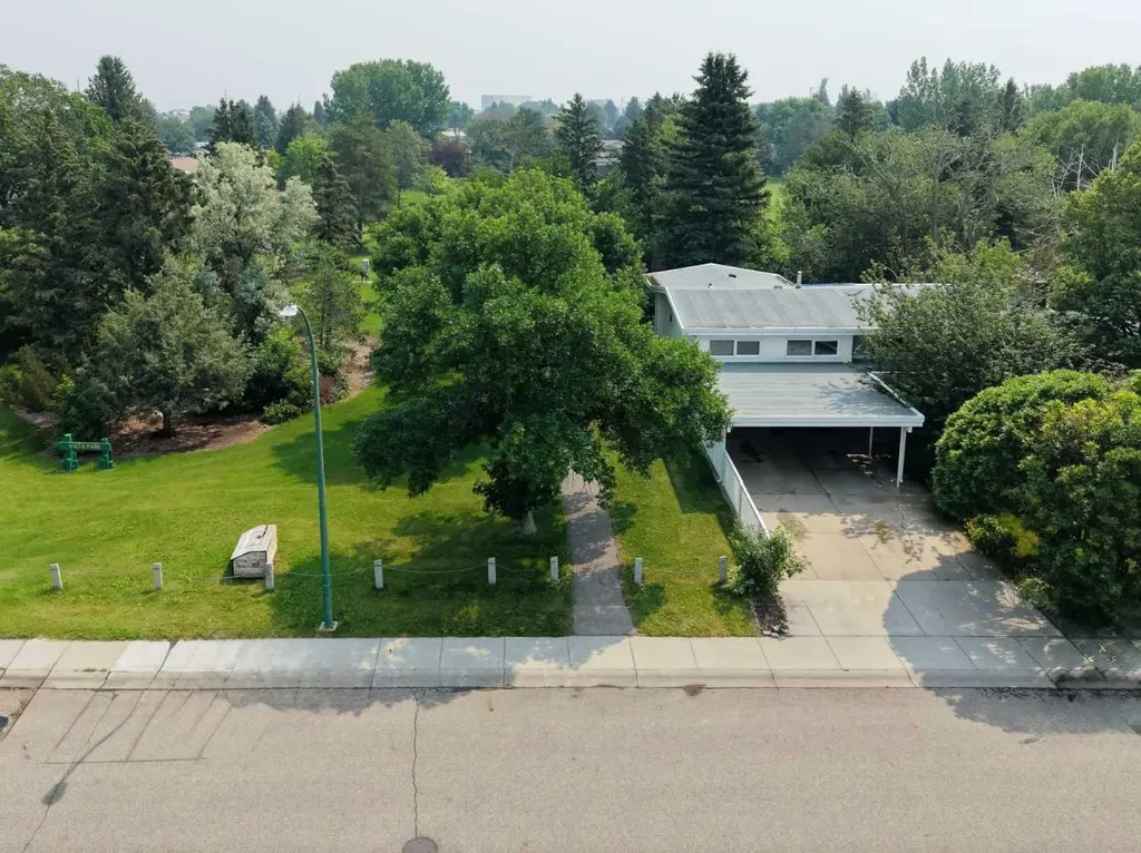 2409 20 Street N Lethbridge AB T1H 4T9