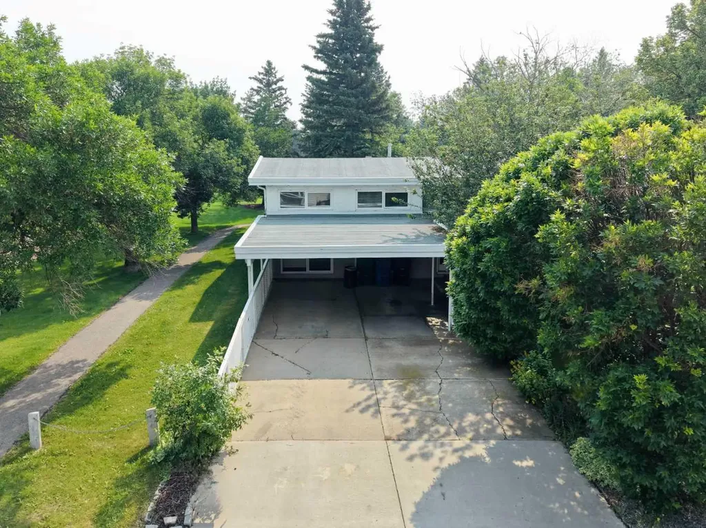 2409 20 Street N Lethbridge AB T1H 4T9
