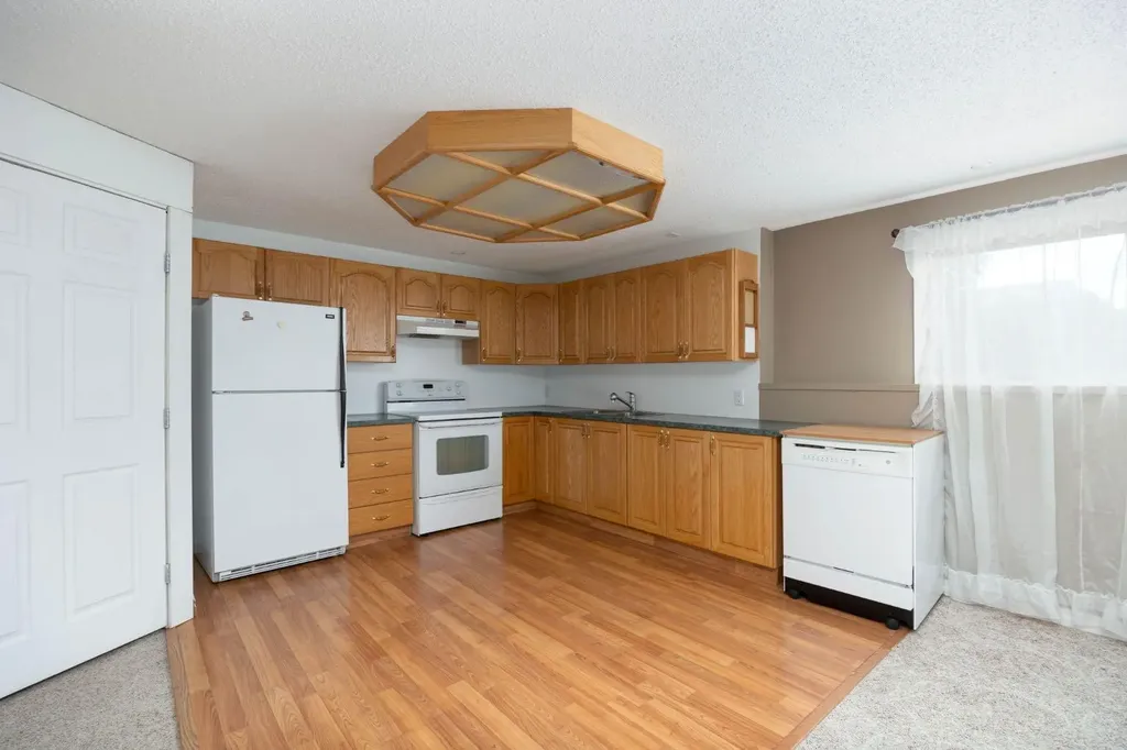 104 Dundas Road Fort Mcmurray AB T9K 1E3