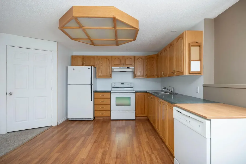104 Dundas Road Fort Mcmurray AB T9K 1E3