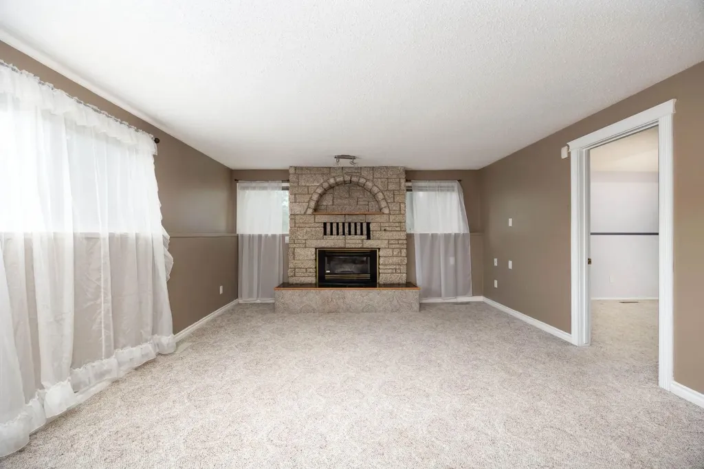 104 Dundas Road Fort Mcmurray AB T9K 1E3