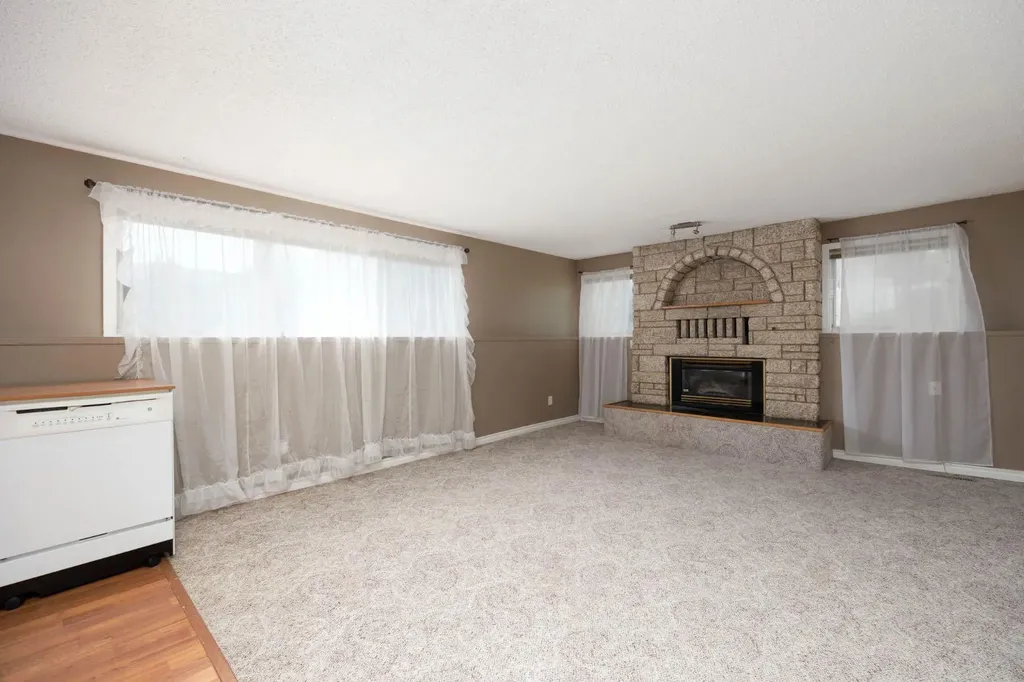 104 Dundas Road Fort Mcmurray AB T9K 1E3