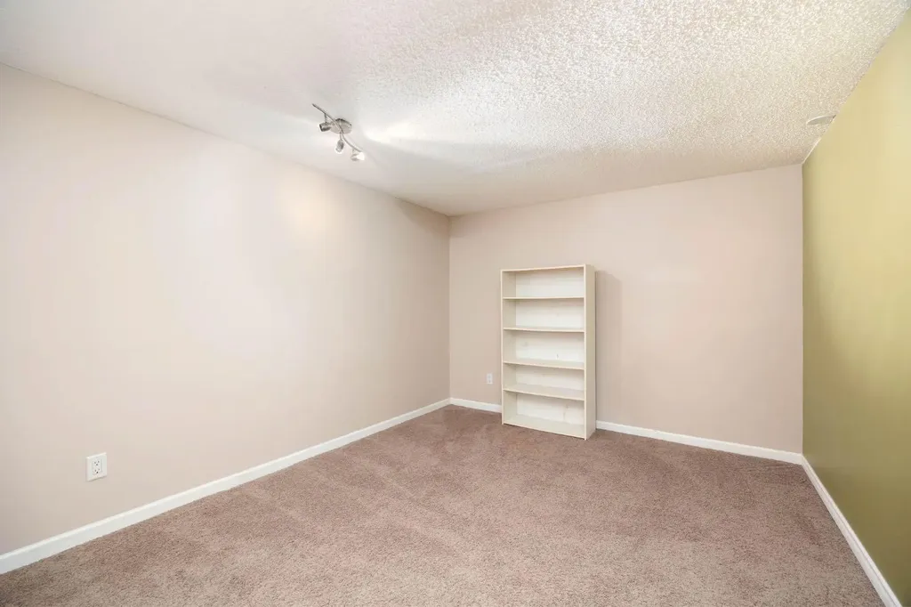 104 Dundas Road Fort Mcmurray AB T9K 1E3