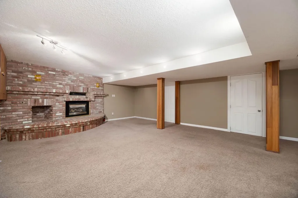 104 Dundas Road Fort Mcmurray AB T9K 1E3