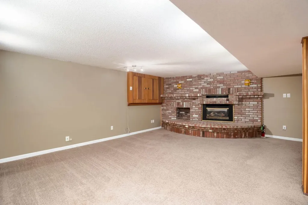 104 Dundas Road Fort Mcmurray AB T9K 1E3