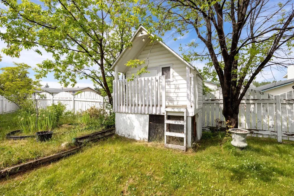 104 Dundas Road Fort Mcmurray AB T9K 1E3