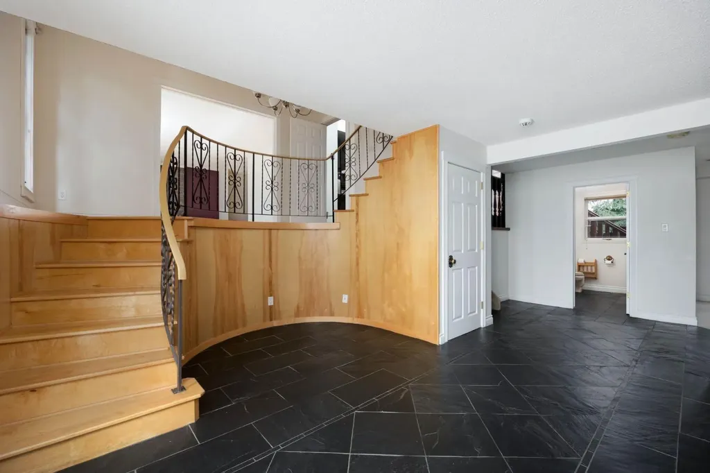 104 Dundas Road Fort Mcmurray AB T9K 1E3