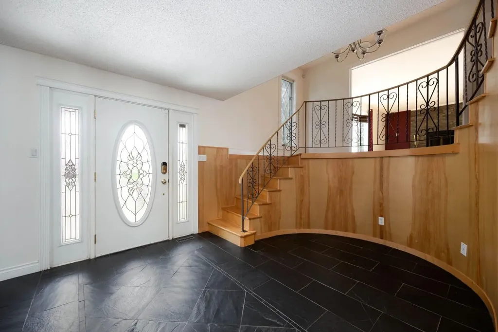 104 Dundas Road Fort Mcmurray AB T9K 1E3
