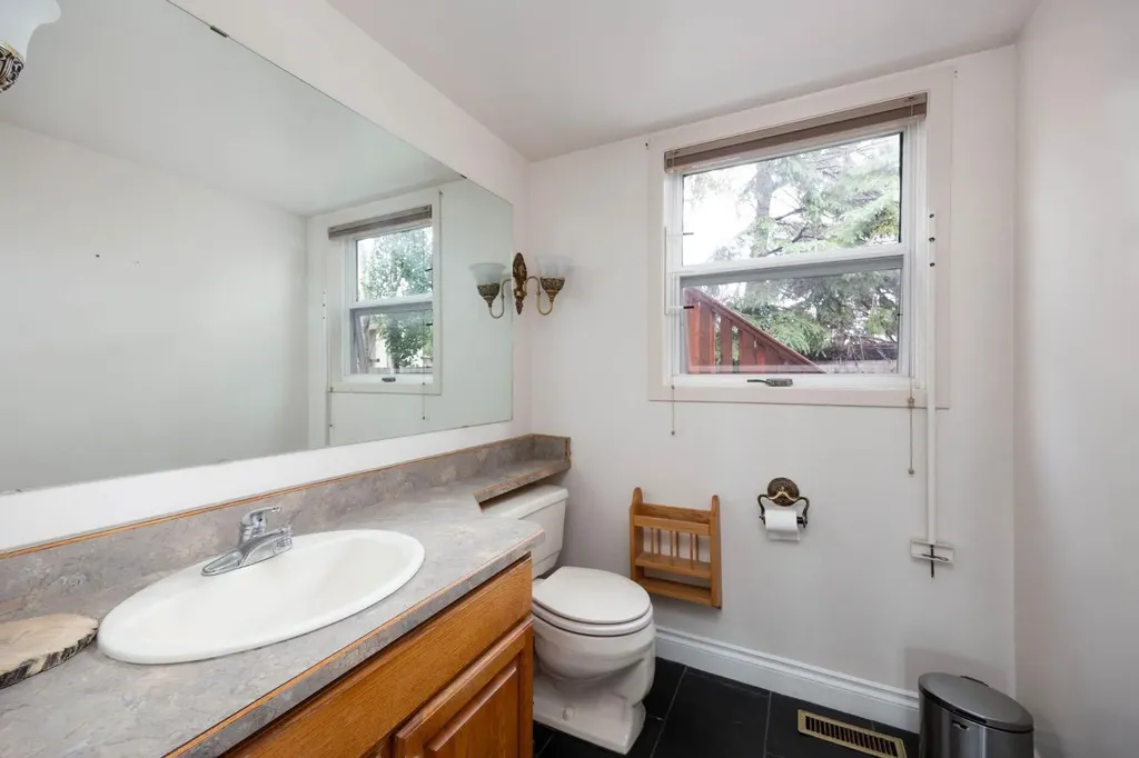 104 Dundas Road Fort Mcmurray AB T9K 1E3