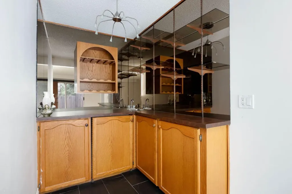 104 Dundas Road Fort Mcmurray AB T9K 1E3