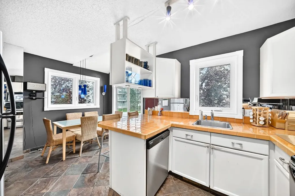 1607 11 Avenue SW Calgary AB t3c0n3