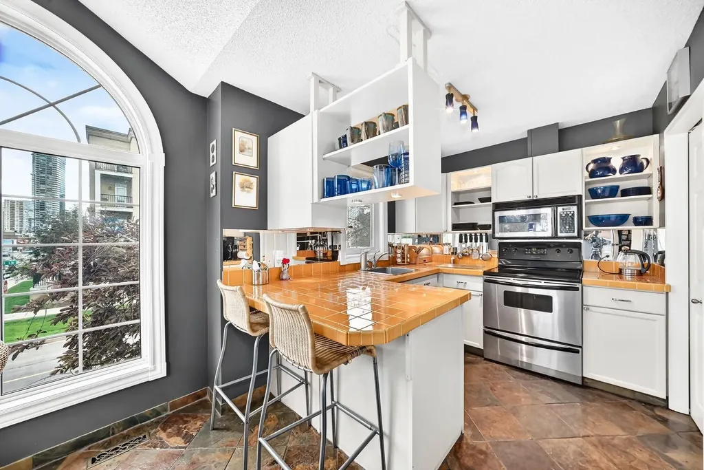 1607 11 Avenue SW Calgary AB t3c0n3