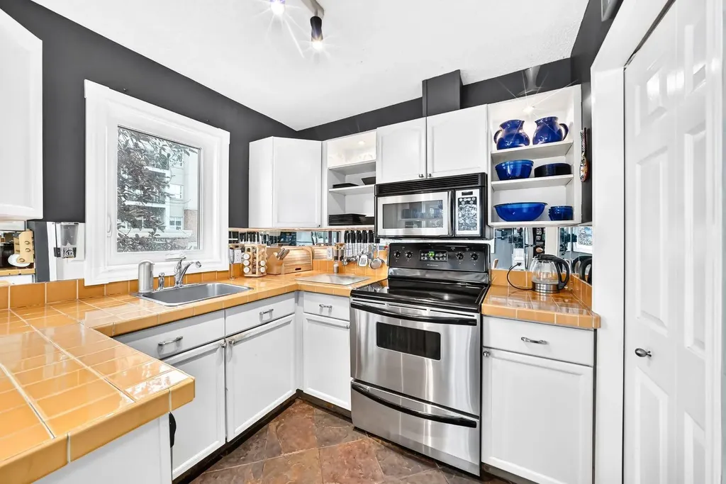 1607 11 Avenue SW Calgary AB t3c0n3
