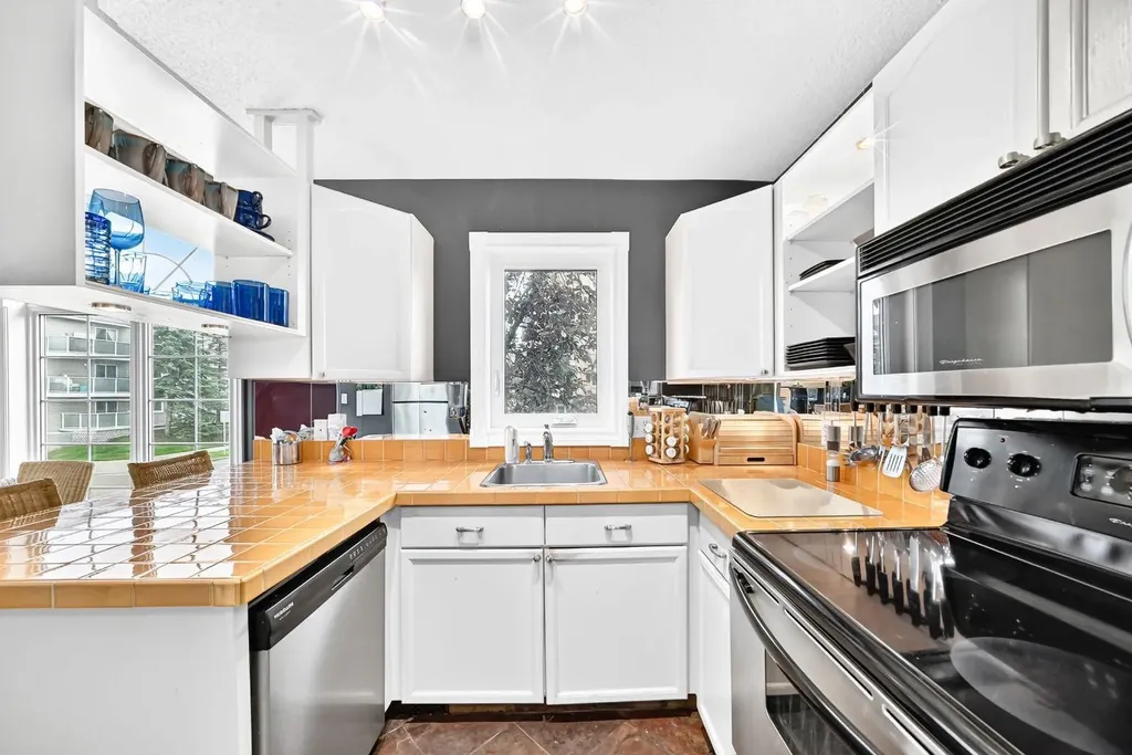 1607 11 Avenue SW Calgary AB t3c0n3