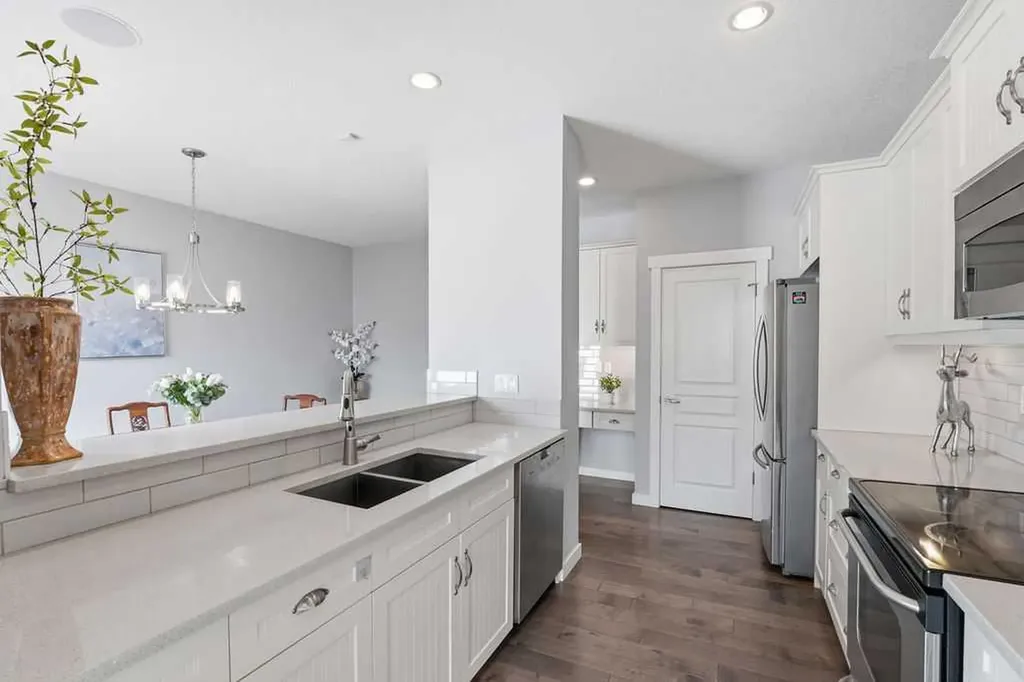 122 Ypres Green SW Calgary AB T2T 6M1