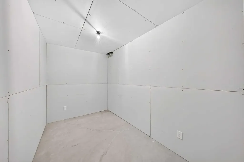 721 Nolan Hill Boulevard NW Calgary AB T3R 0V9