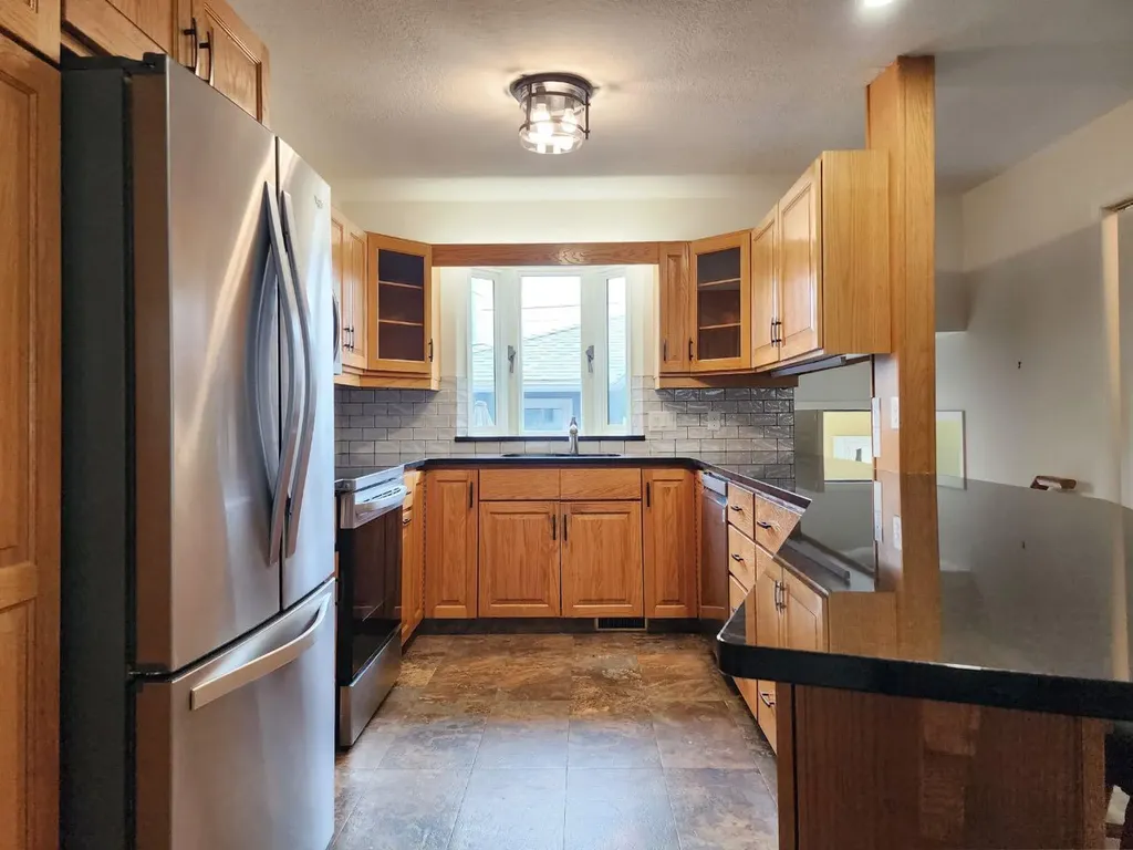 2211 10 Avenue S Lethbridge AB T1K 0C3
