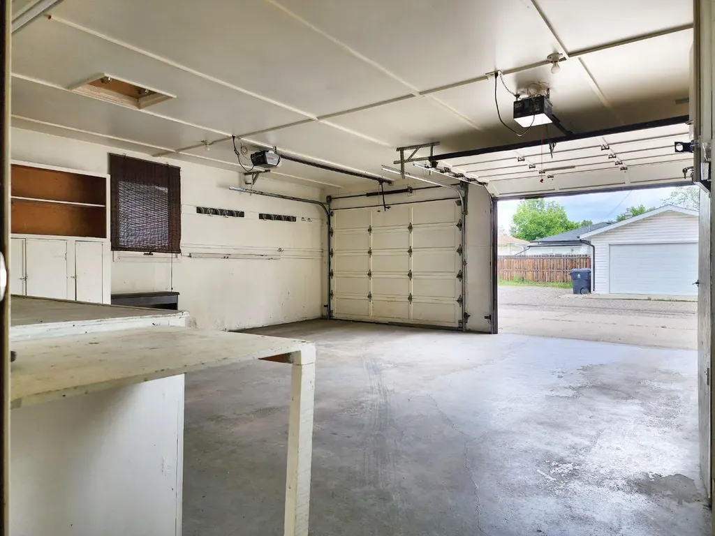 2211 10 Avenue S Lethbridge AB T1K 0C3