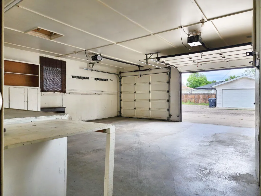 2211 10 Avenue S Lethbridge AB T1K 0C3