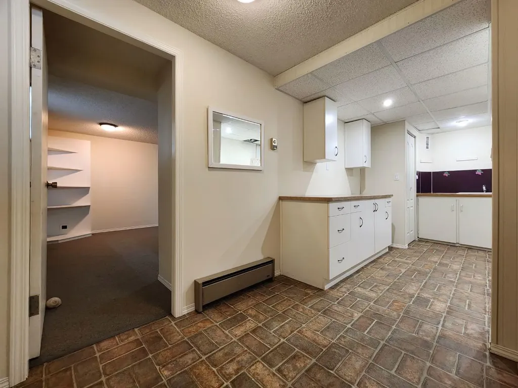 2211 10 Avenue S Lethbridge AB T1K 0C3
