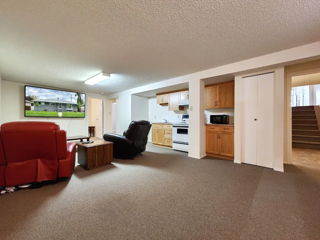 2211 10 Avenue S Lethbridge AB T1K 0C3