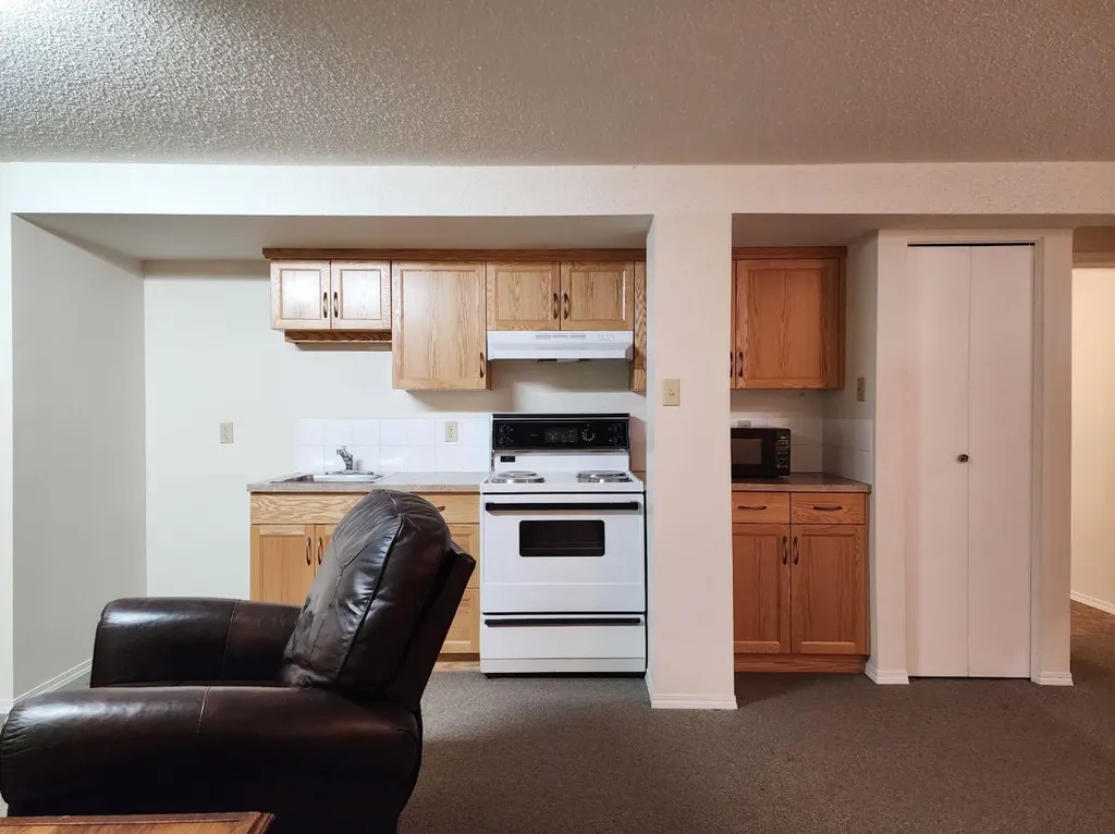 2211 10 Avenue S Lethbridge AB T1K 0C3