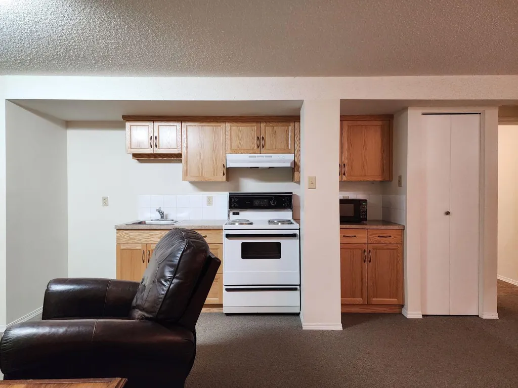 2211 10 Avenue S Lethbridge AB T1K 0C3