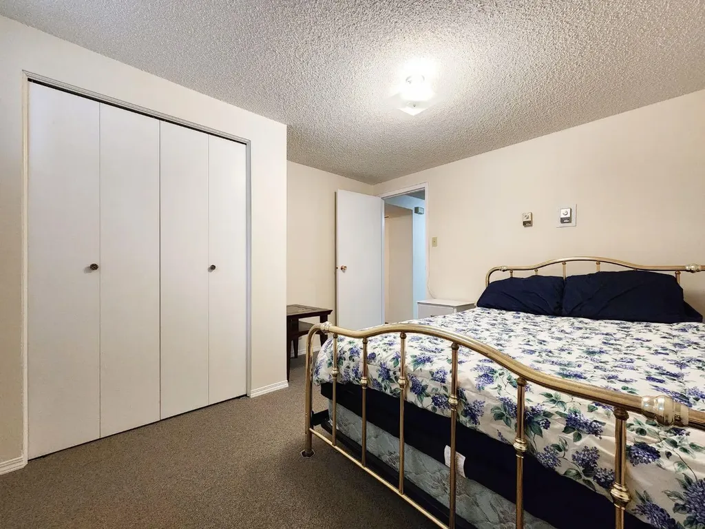 2211 10 Avenue S Lethbridge AB T1K 0C3