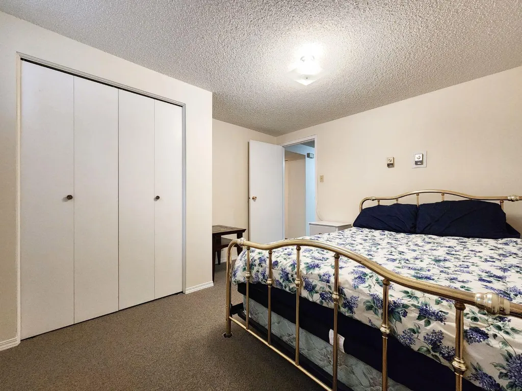 2211 10 Avenue S Lethbridge AB T1K 0C3