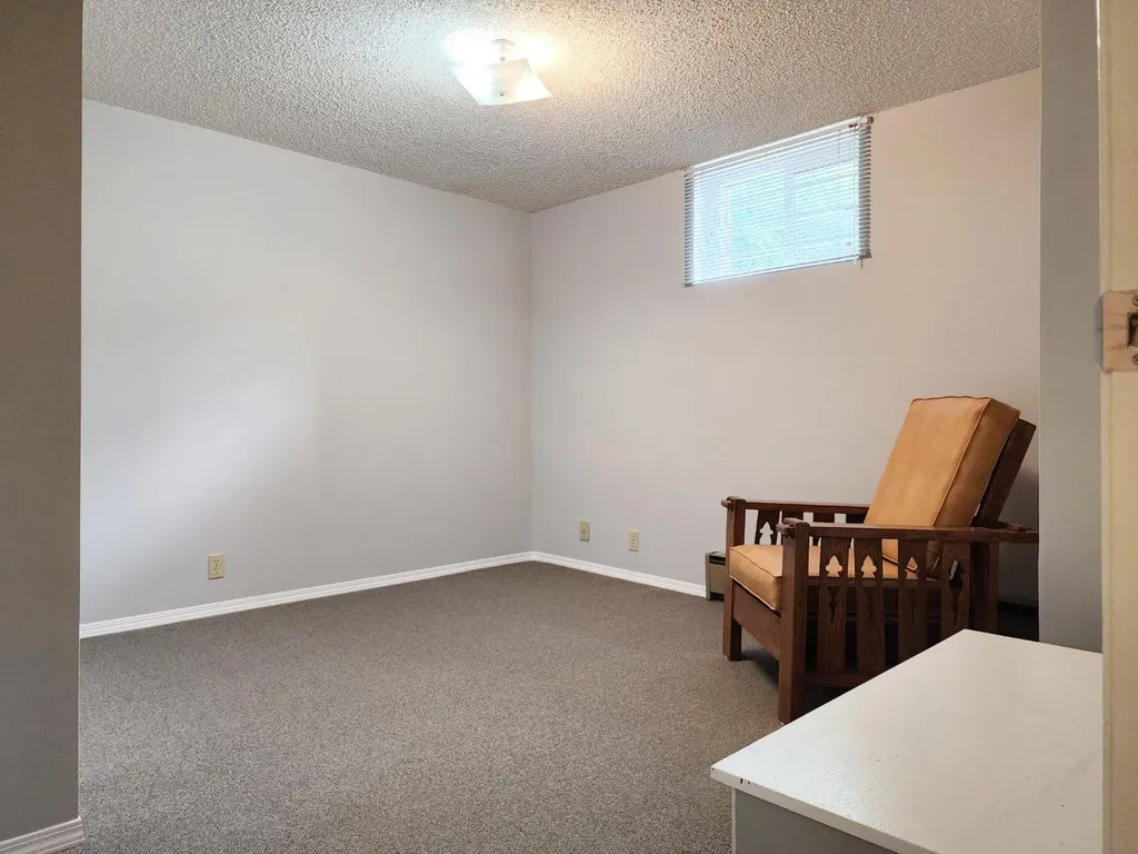 2211 10 Avenue S Lethbridge AB T1K 0C3
