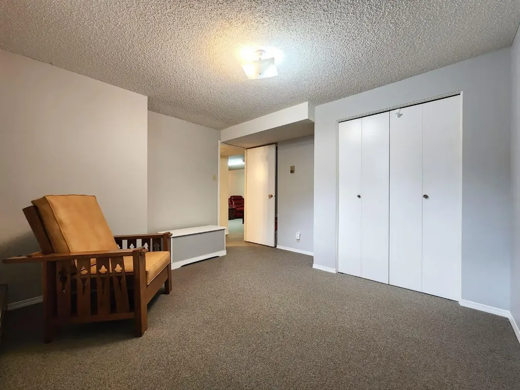 2211 10 Avenue S Lethbridge AB T1K 0C3