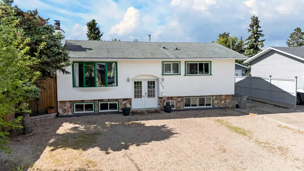 9205 111 Avenue Grande Prairie AB T8V 3L7