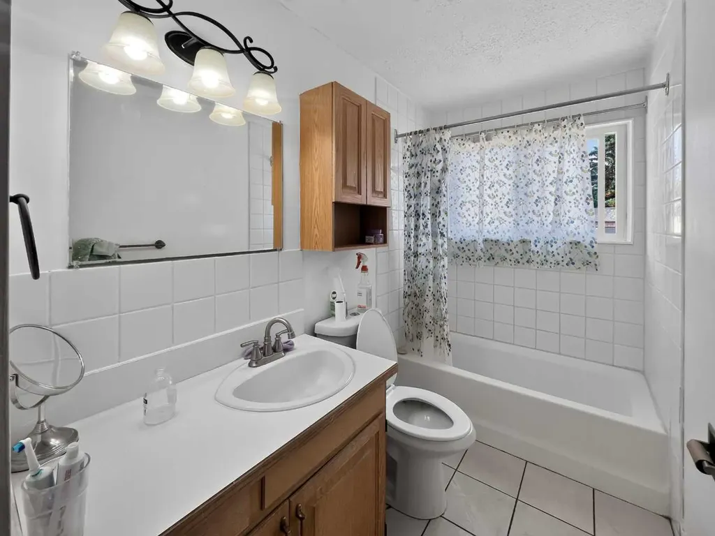 9205 111 Avenue Grande Prairie AB T8V 3L7