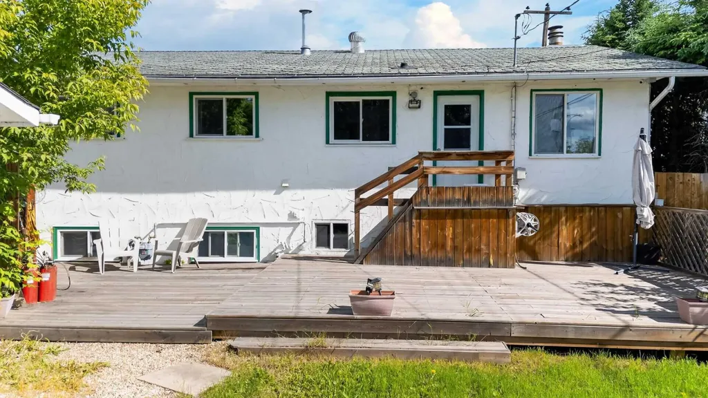 9205 111 Avenue Grande Prairie AB T8V 3L7