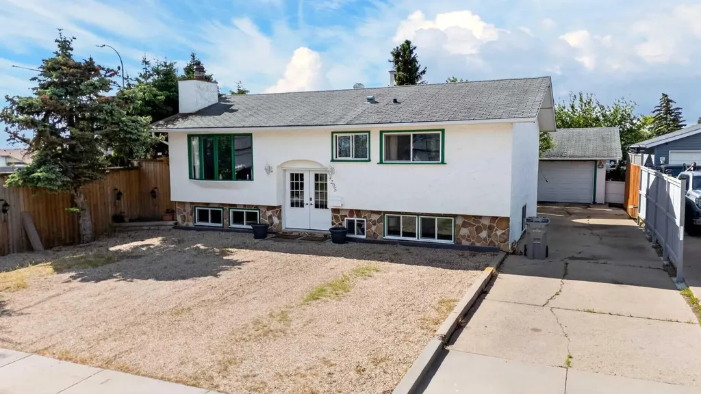 9205 111 Avenue Grande Prairie AB T8V 3L7