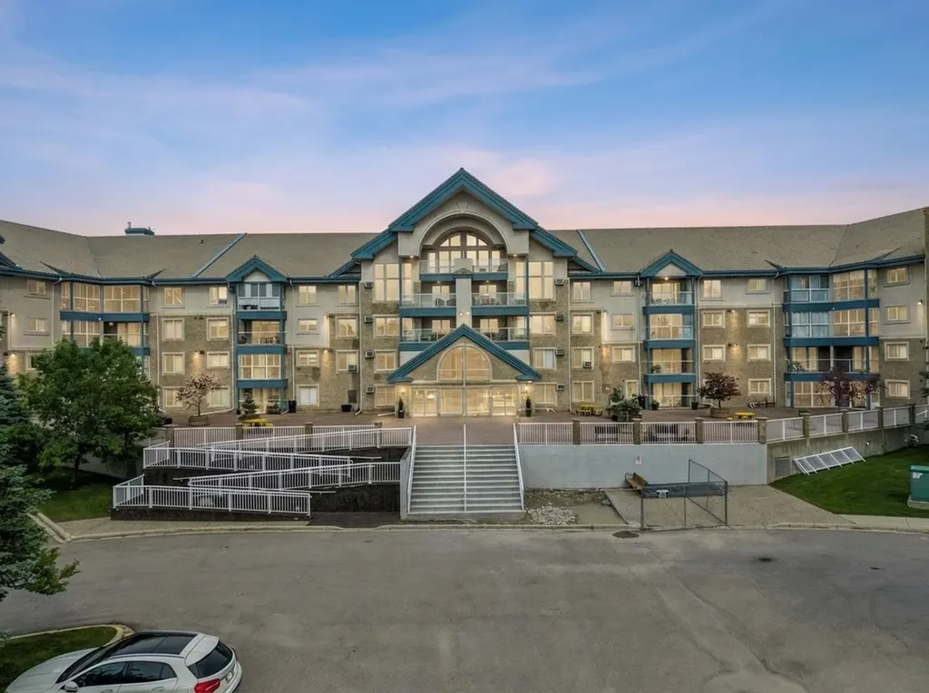 7239 Sierra Morena Boulevard SW Calgary AB T3H 3L7