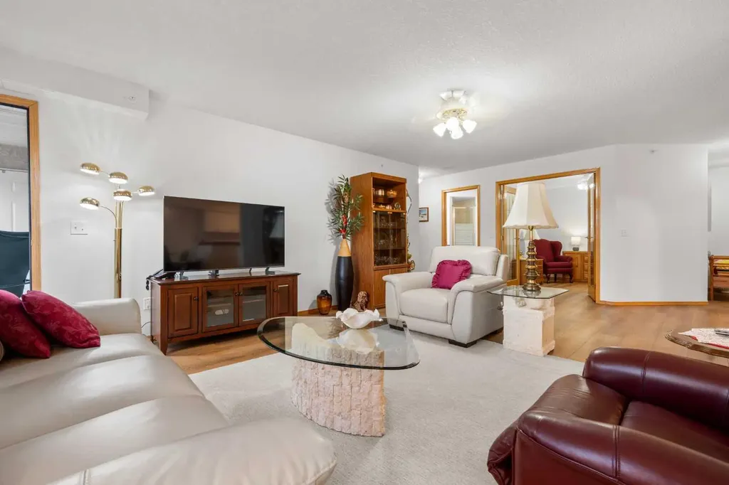 7239 Sierra Morena Boulevard SW Calgary AB T3H 3L7