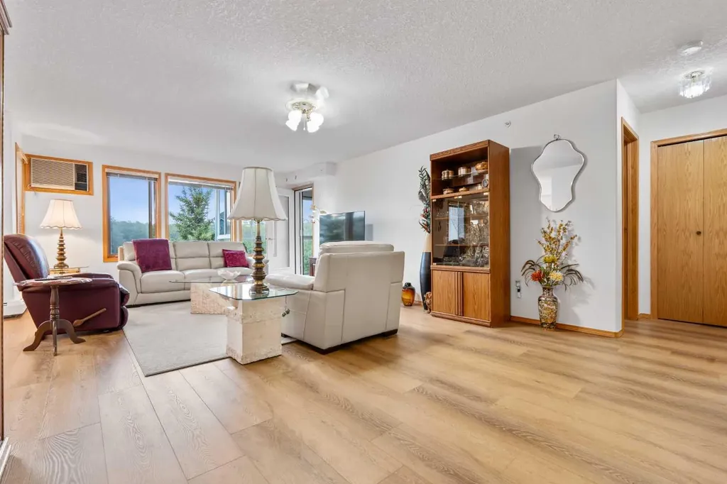 7239 Sierra Morena Boulevard SW Calgary AB T3H 3L7