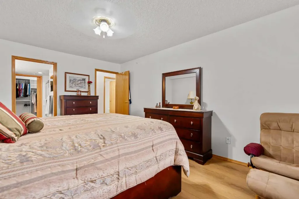 7239 Sierra Morena Boulevard SW Calgary AB T3H 3L7