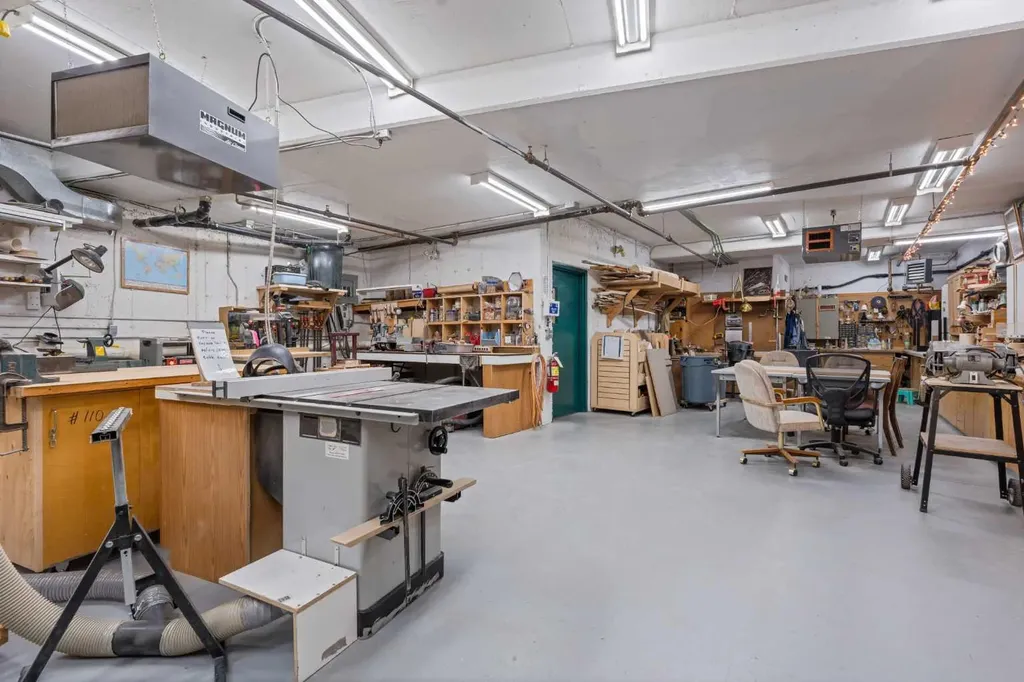 7239 Sierra Morena Boulevard SW Calgary AB T3H 3L7