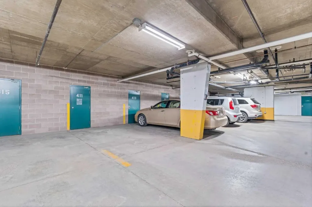 7239 Sierra Morena Boulevard SW Calgary AB T3H 3L7