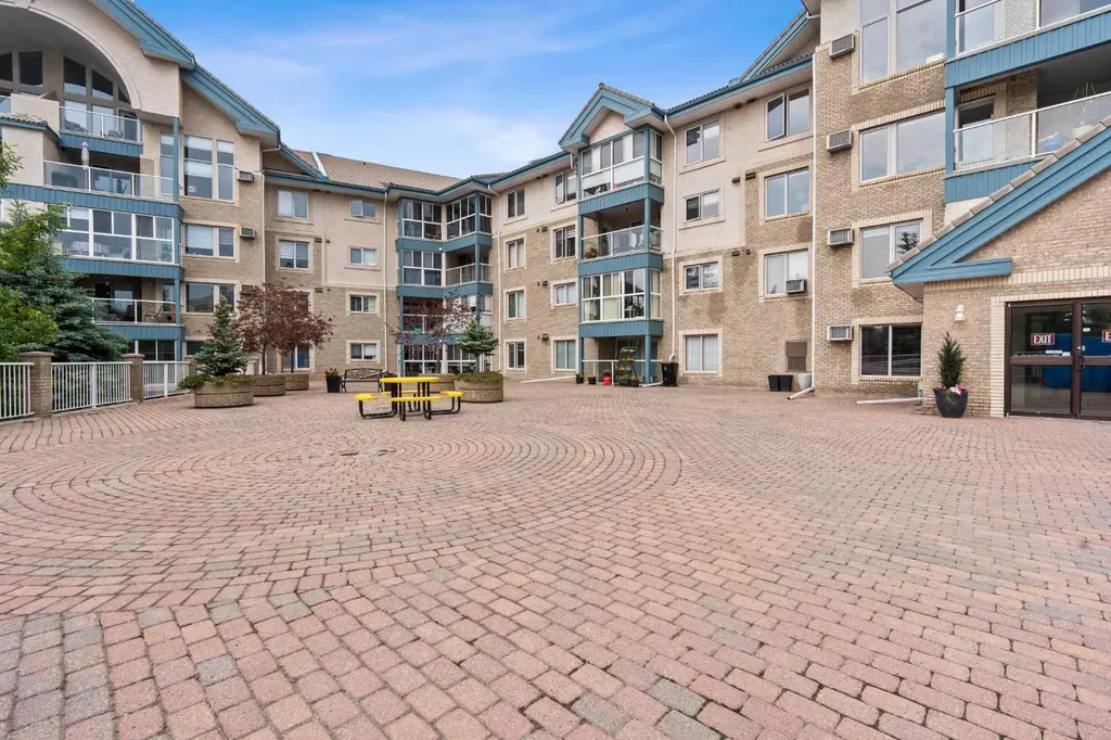 7239 Sierra Morena Boulevard SW Calgary AB T3H 3L7