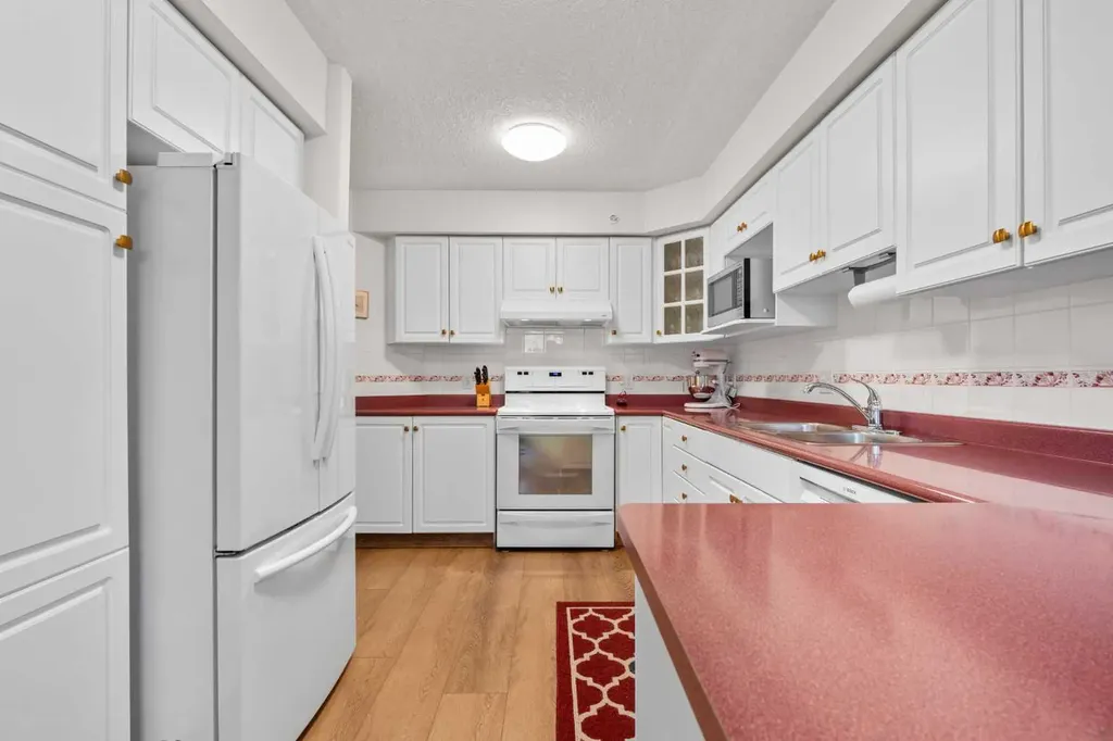 7239 Sierra Morena Boulevard SW Calgary AB T3H 3L7