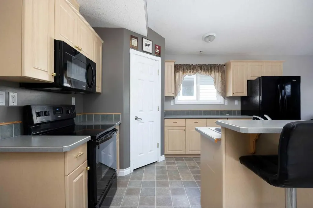 145 Leitner Gate Fort Mcmurray AB T9K 2M4