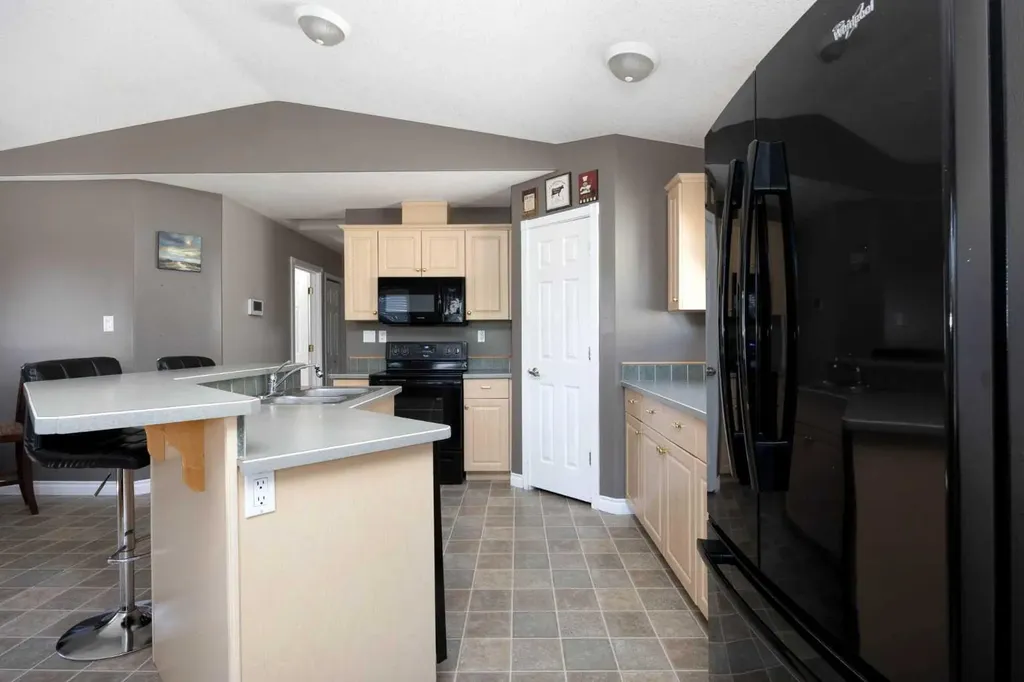 145 Leitner Gate Fort Mcmurray AB T9K 2M4