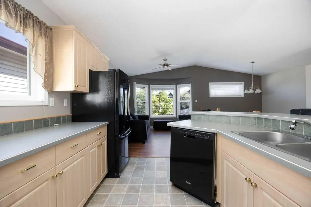 145 Leitner Gate Fort Mcmurray AB T9K 2M4