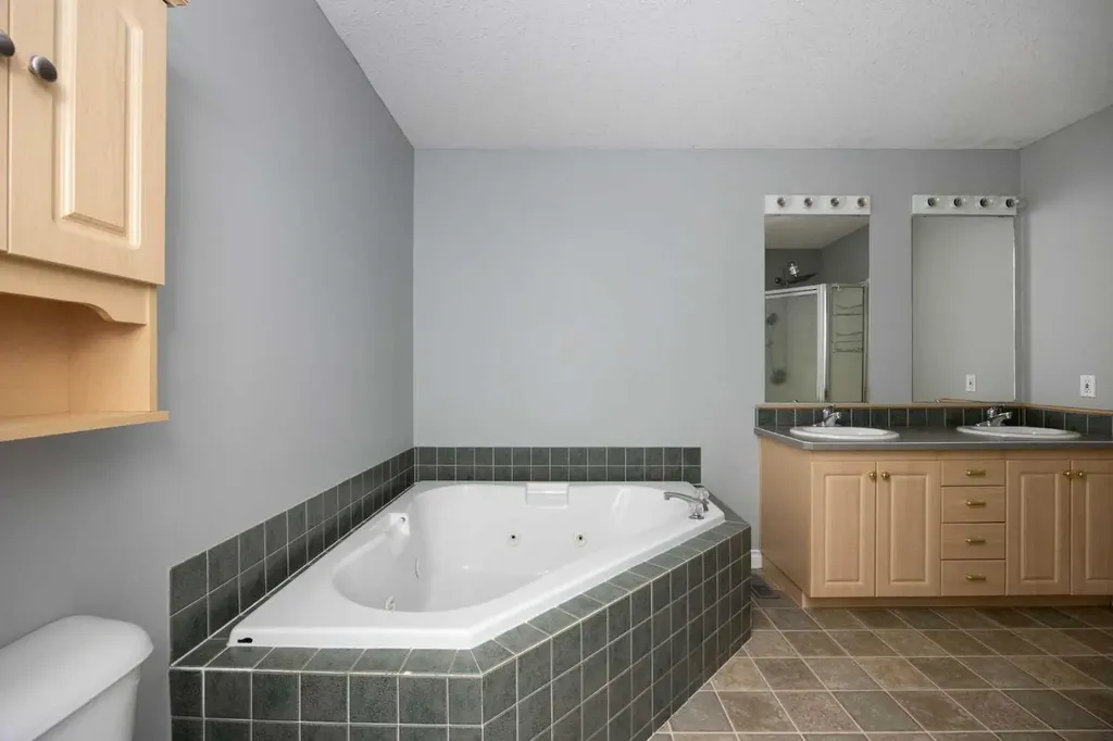 145 Leitner Gate Fort Mcmurray AB T9K 2M4