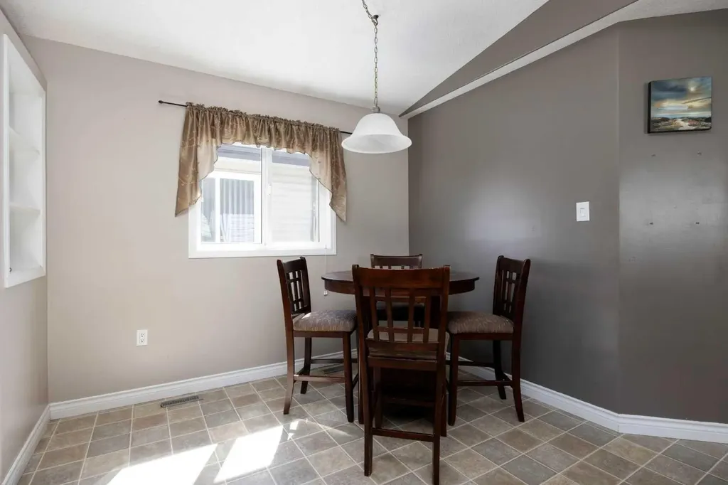 145 Leitner Gate Fort Mcmurray AB T9K 2M4